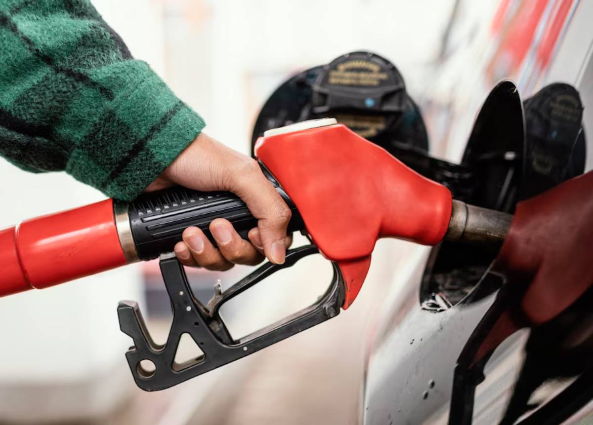 A person fill a petrol in car